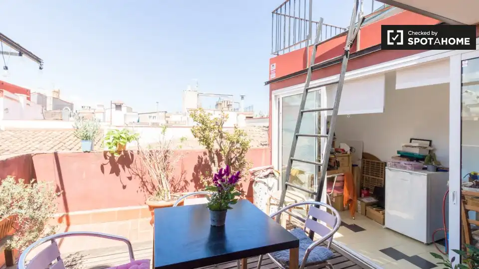 Appartamento con terrazza in affitto a Ciutat Vella, imagen 17