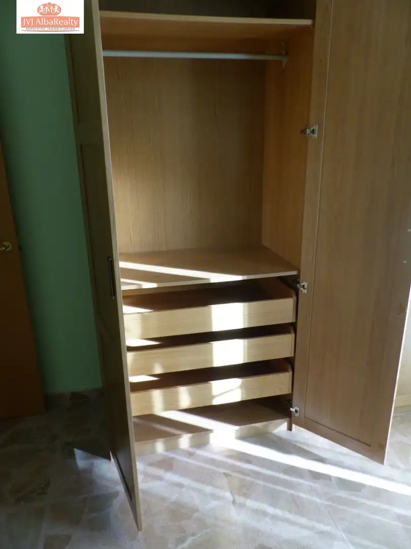 Habitación de Casa adosada en venta en Albacete con Calefacción y Balcón