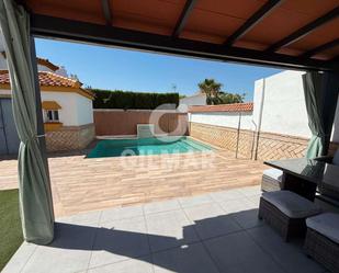 Piscina de Casa adosada de lloguer en  Sevilla Capital amb Aire condicionat, Jardí privat i Terrassa