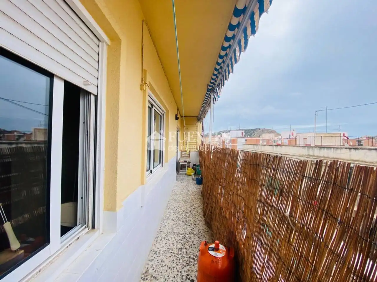 Außenansicht von Wohnung zum Verkauf in Alicante / Alacant mit Parkett und Terrasse