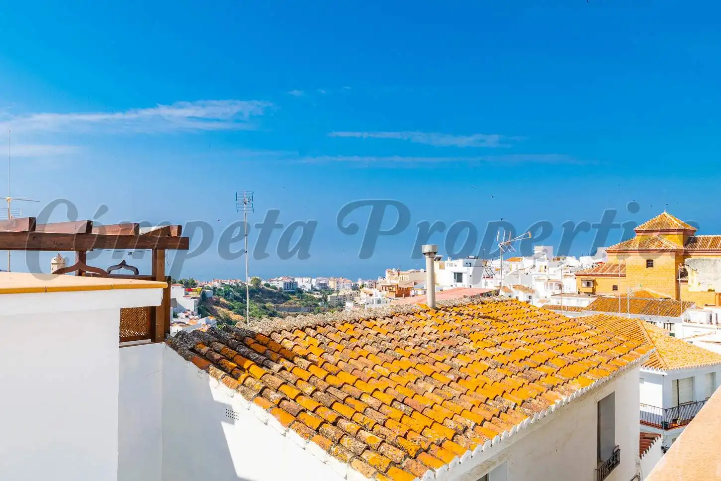 Vista exterior de Casa o xalet en venda en Torrox amb Terrassa, Moblat i Balcó