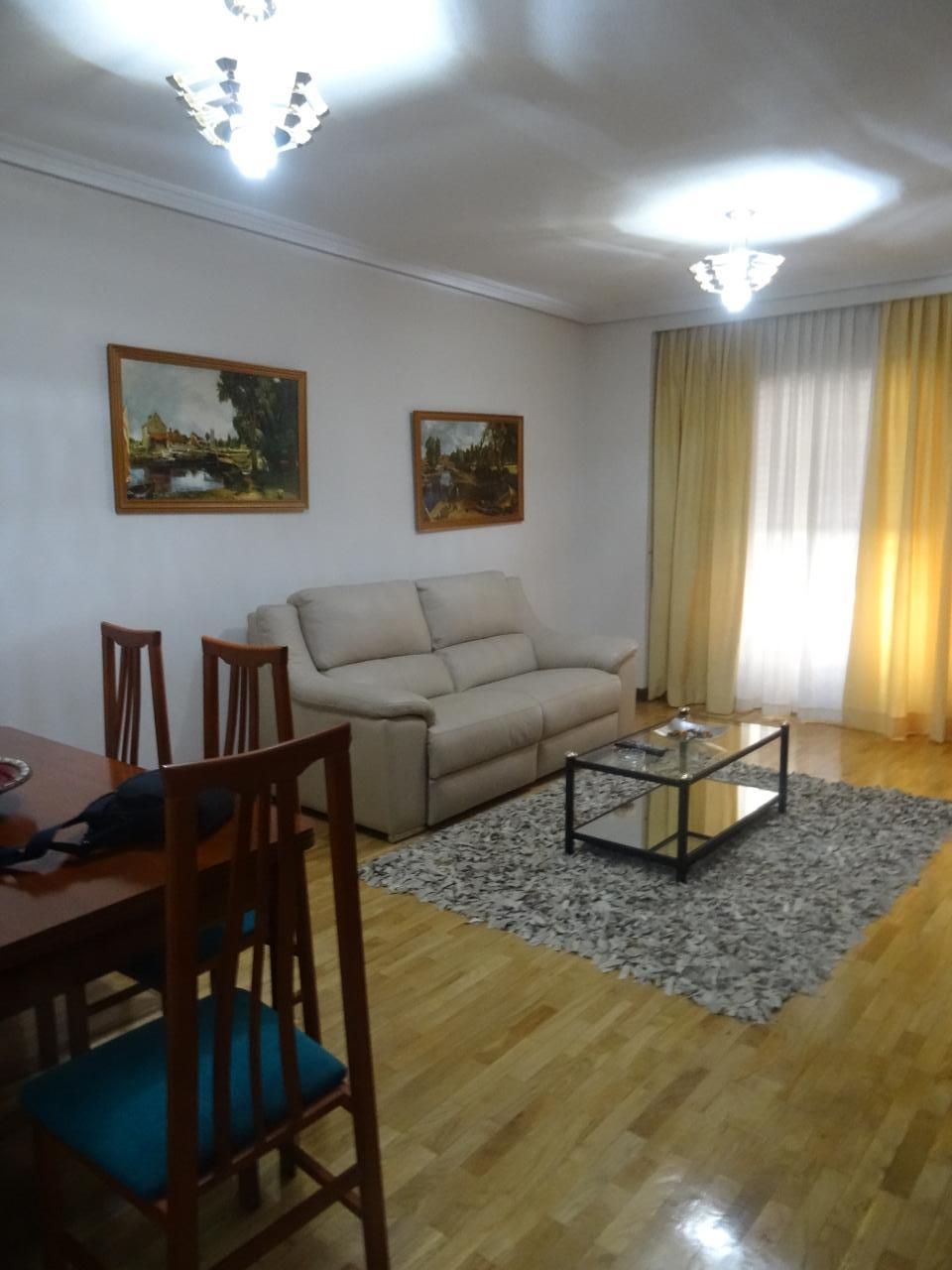 Sala d'estar de Pis en venda en Salamanca Capital amb Calefacció i Parquet