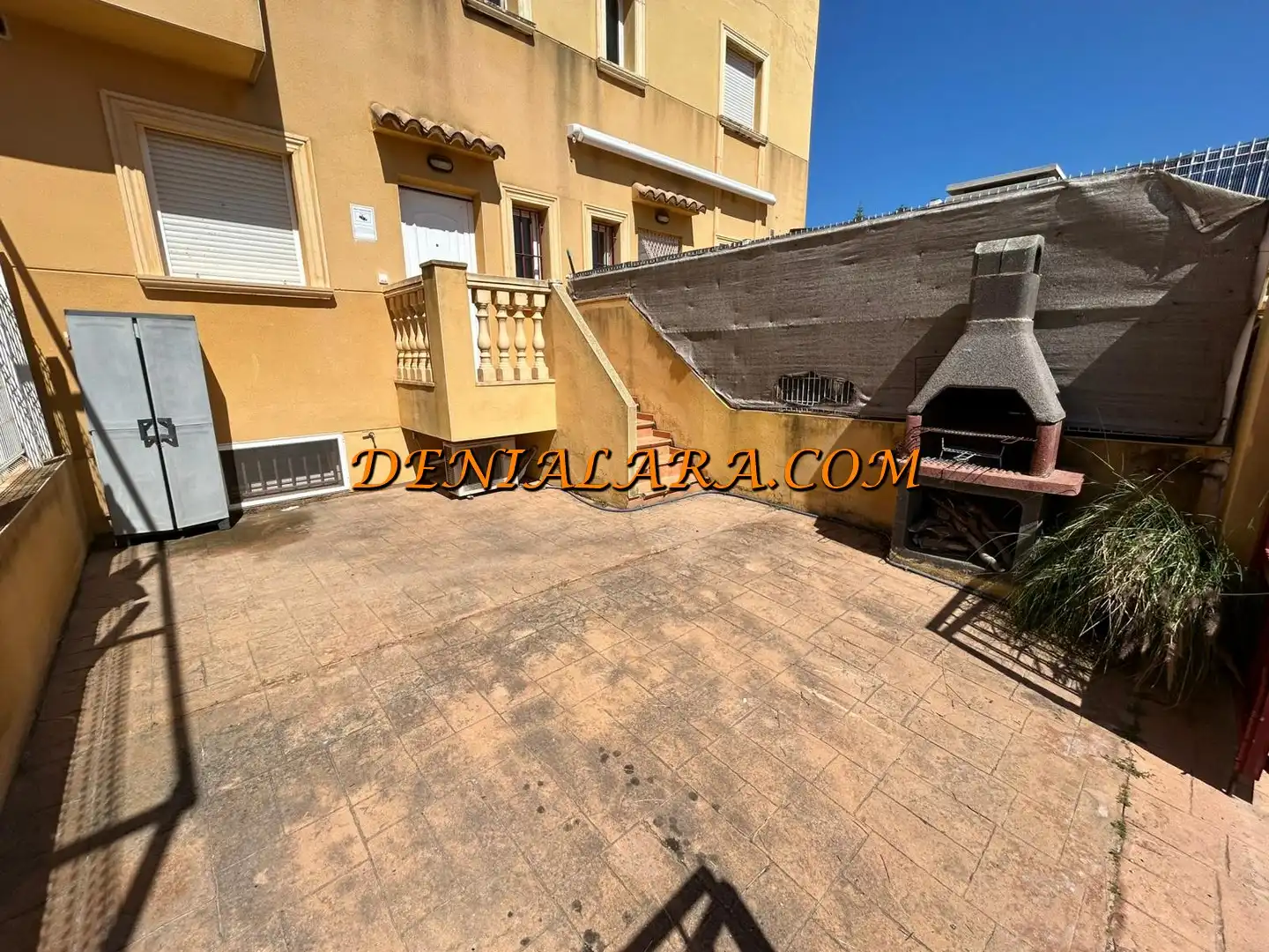 Außenansicht von Einfamilien-Reihenhaus zur Miete in Dénia mit Klimaanlage, Privatgarten und Terrasse