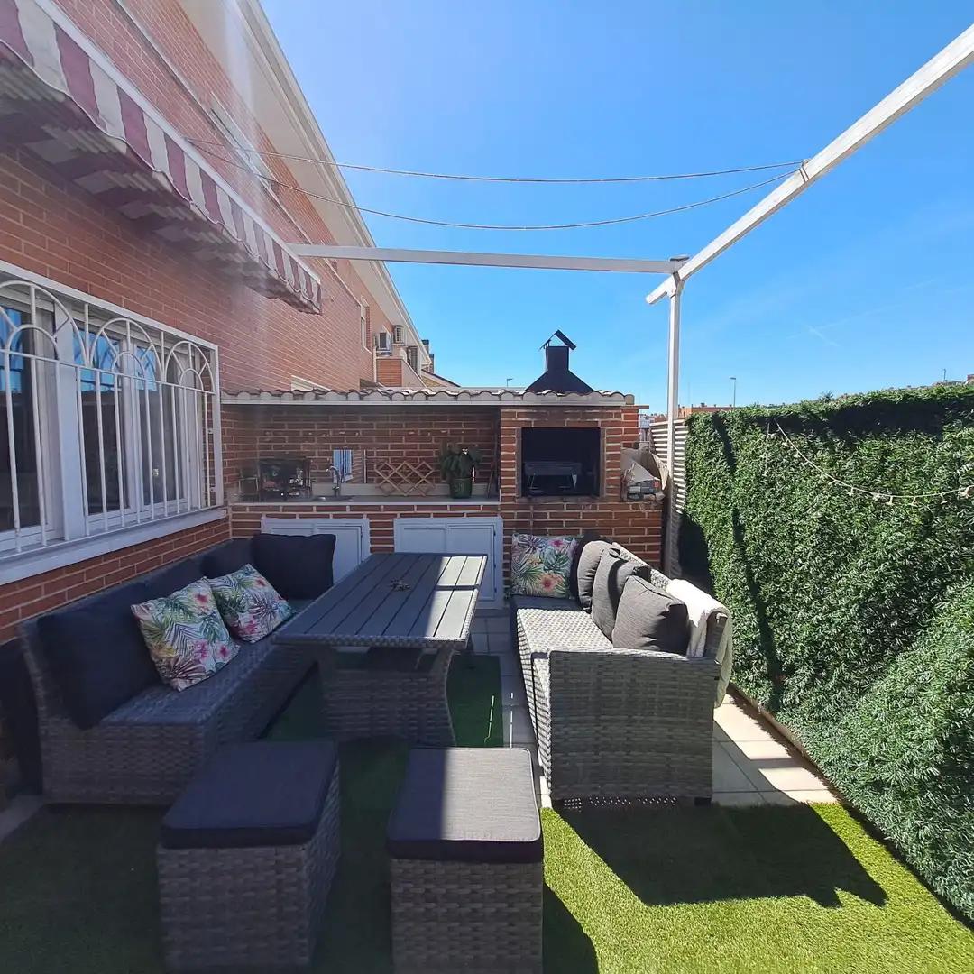 Terrassa de Casa adosada en venda en Valdemoro amb Calefacció i Jardí privat