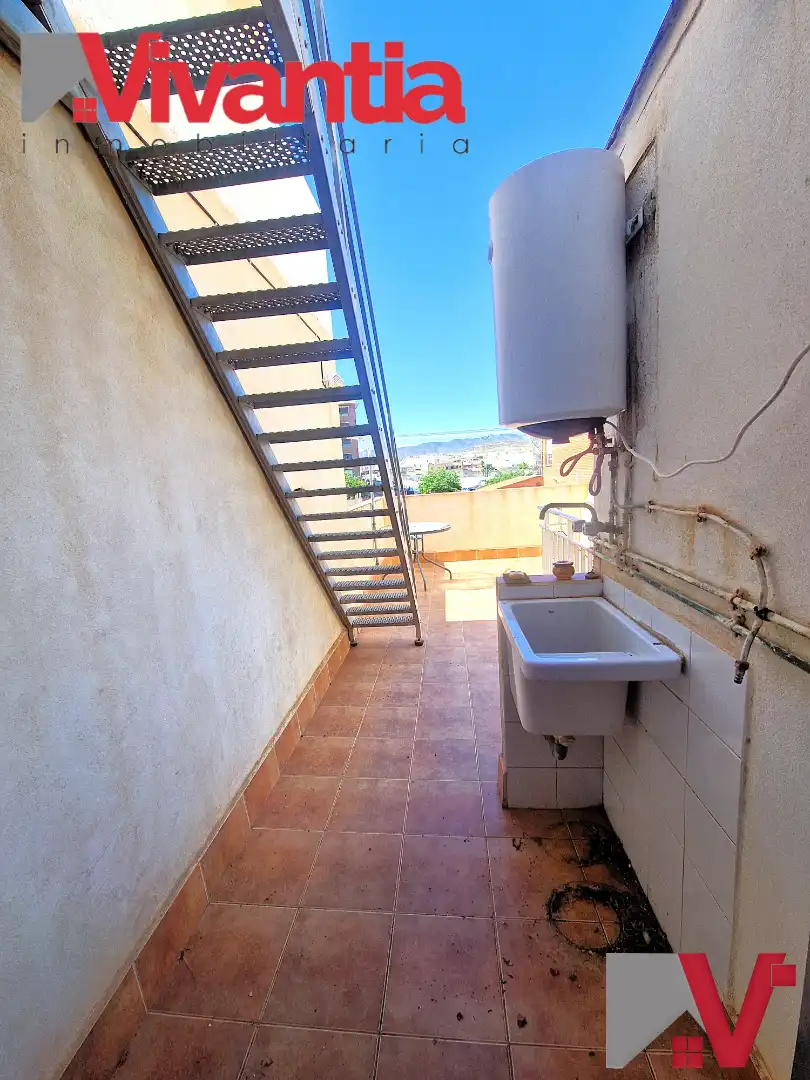 Terrasse von Einfamilien-Reihenhaus zum Verkauf in Águilas mit Klimaanlage, Terrasse und Abstellraum