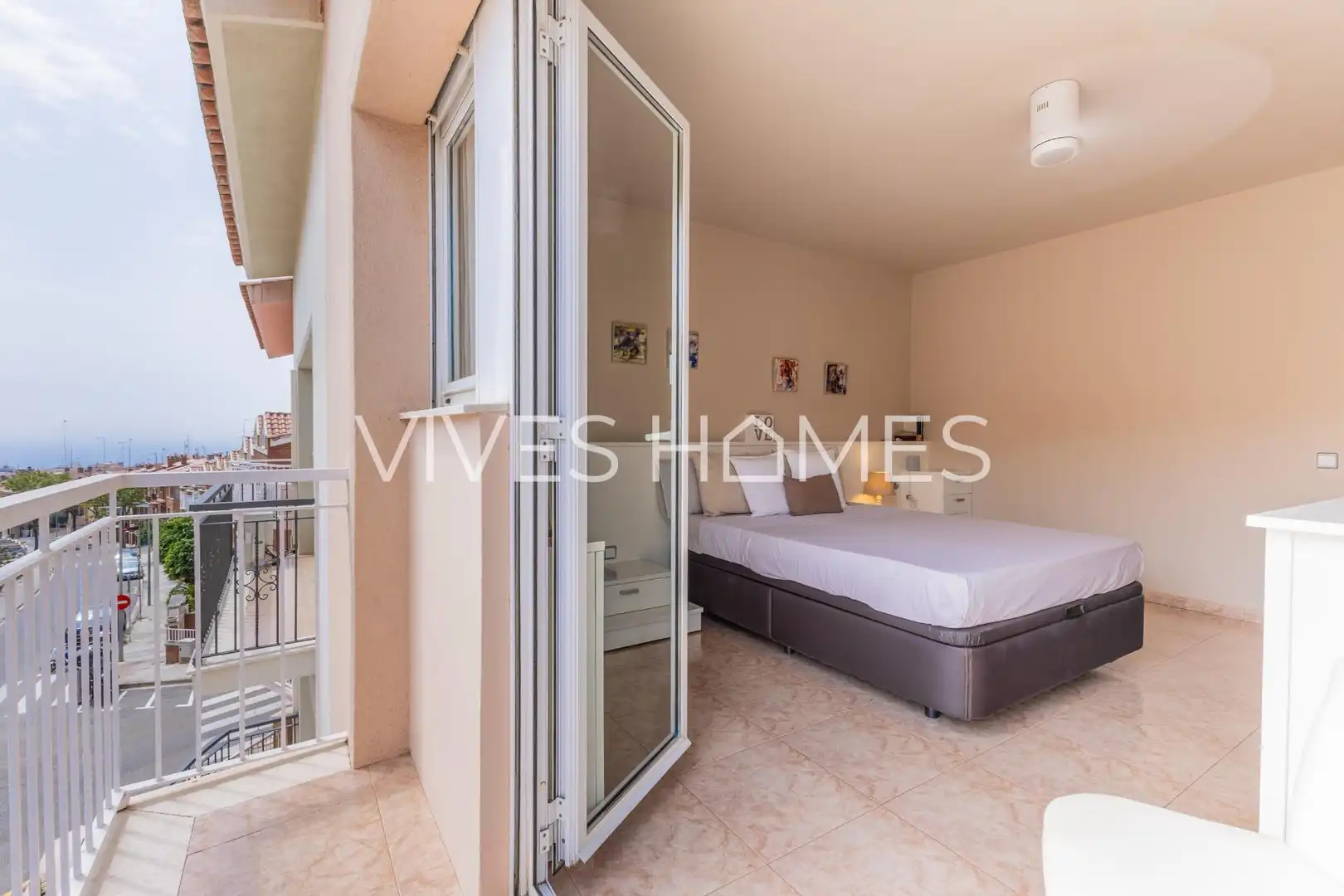 Balcony of Houses for sale in Mataró  with Air Conditioner, Heating and Terrace