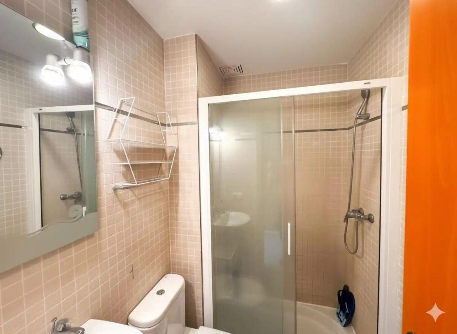 Bathroom of Flat for sale in Alcúdia  with Air Conditioner, Terrace and Storage room