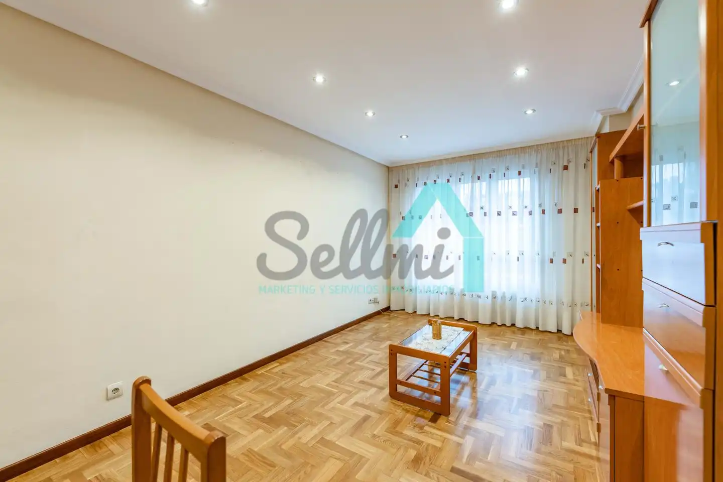 Wohnzimmer von Wohnung zur Miete in Oviedo  mit Heizung, Parkett und Möbliert