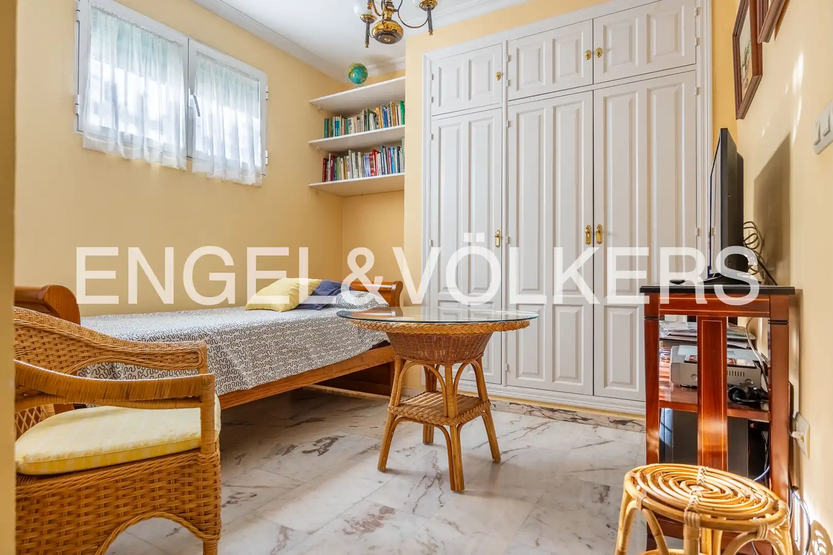 Außenansicht von Haus oder Chalet zum Verkauf in Sevilla mit Klimaanlage, Heizung und Balkon