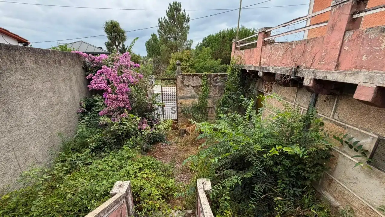 Casa o xalet en venda en Ourense Capital  amb Jardí privat