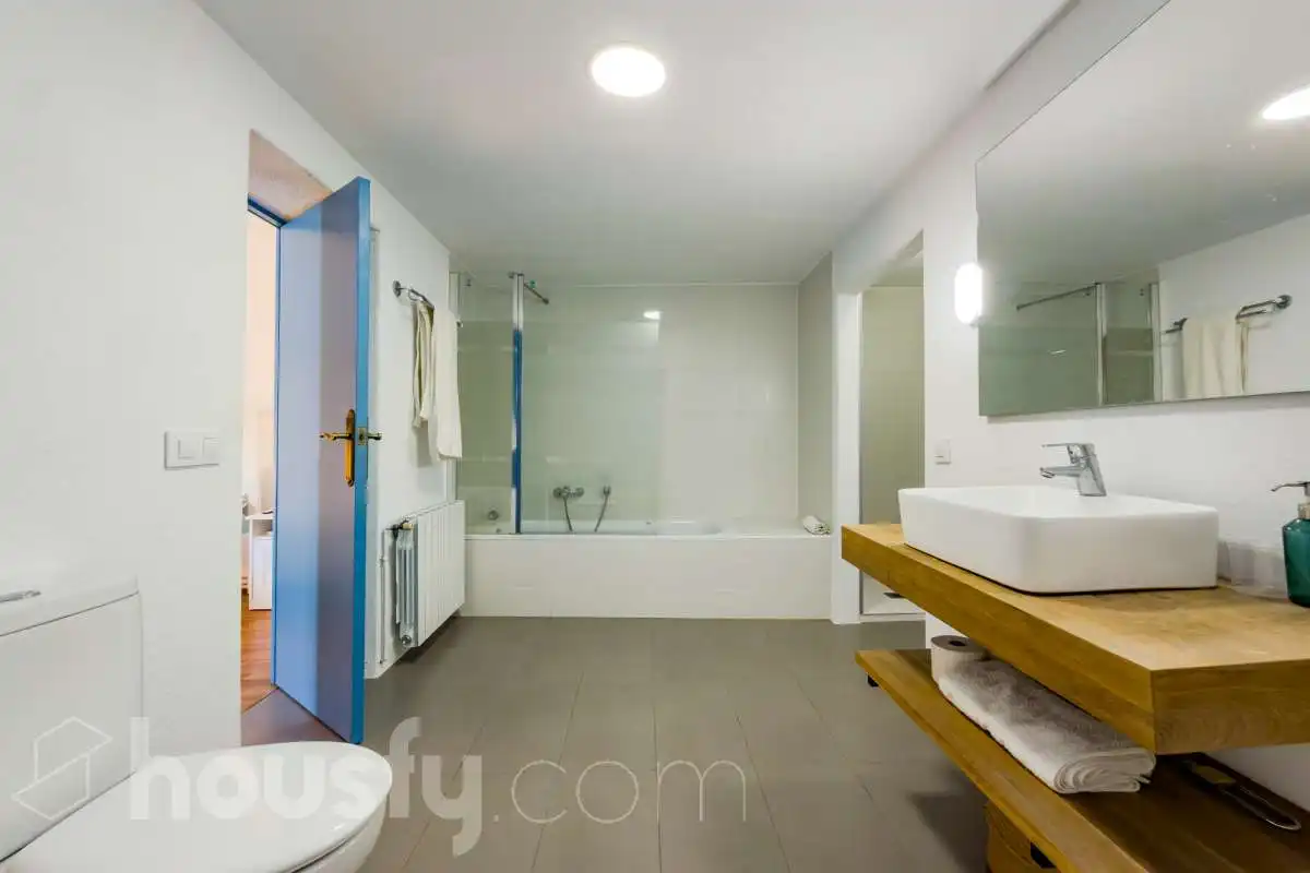 Baño de Finca rústica en venta en Montgat con Calefacción, Jardín privado y Terraza