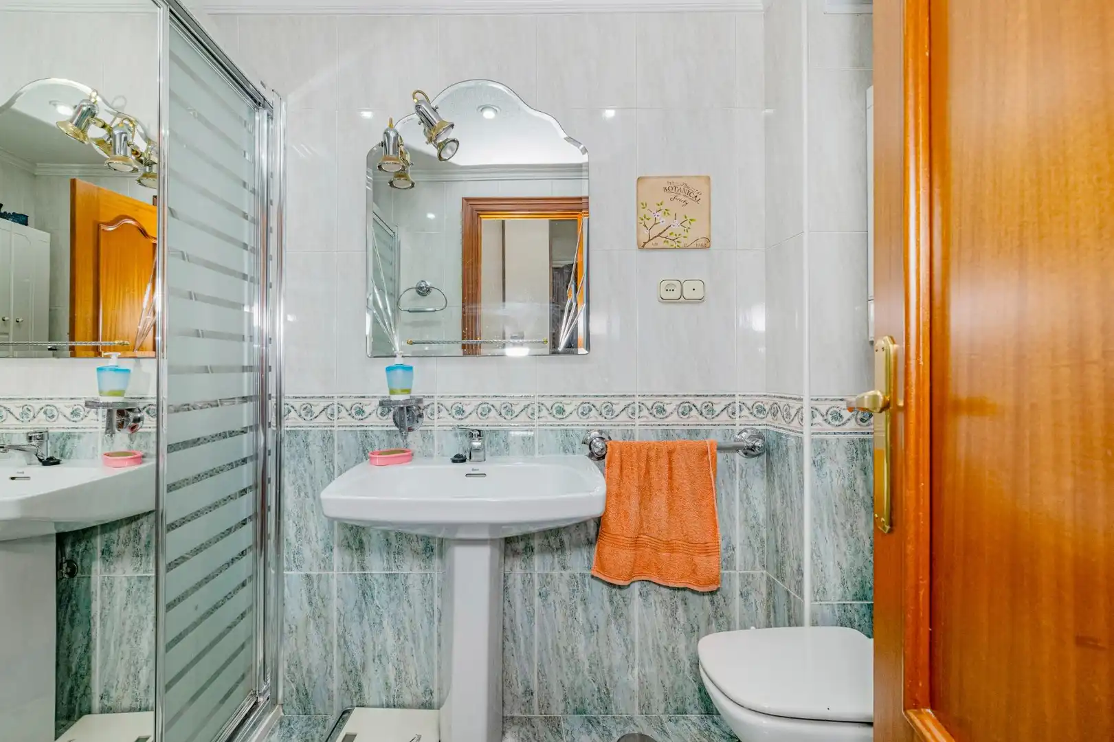 Baño de Piso en venta en Granada con Aire acondicionado, Calefacción y Balcón