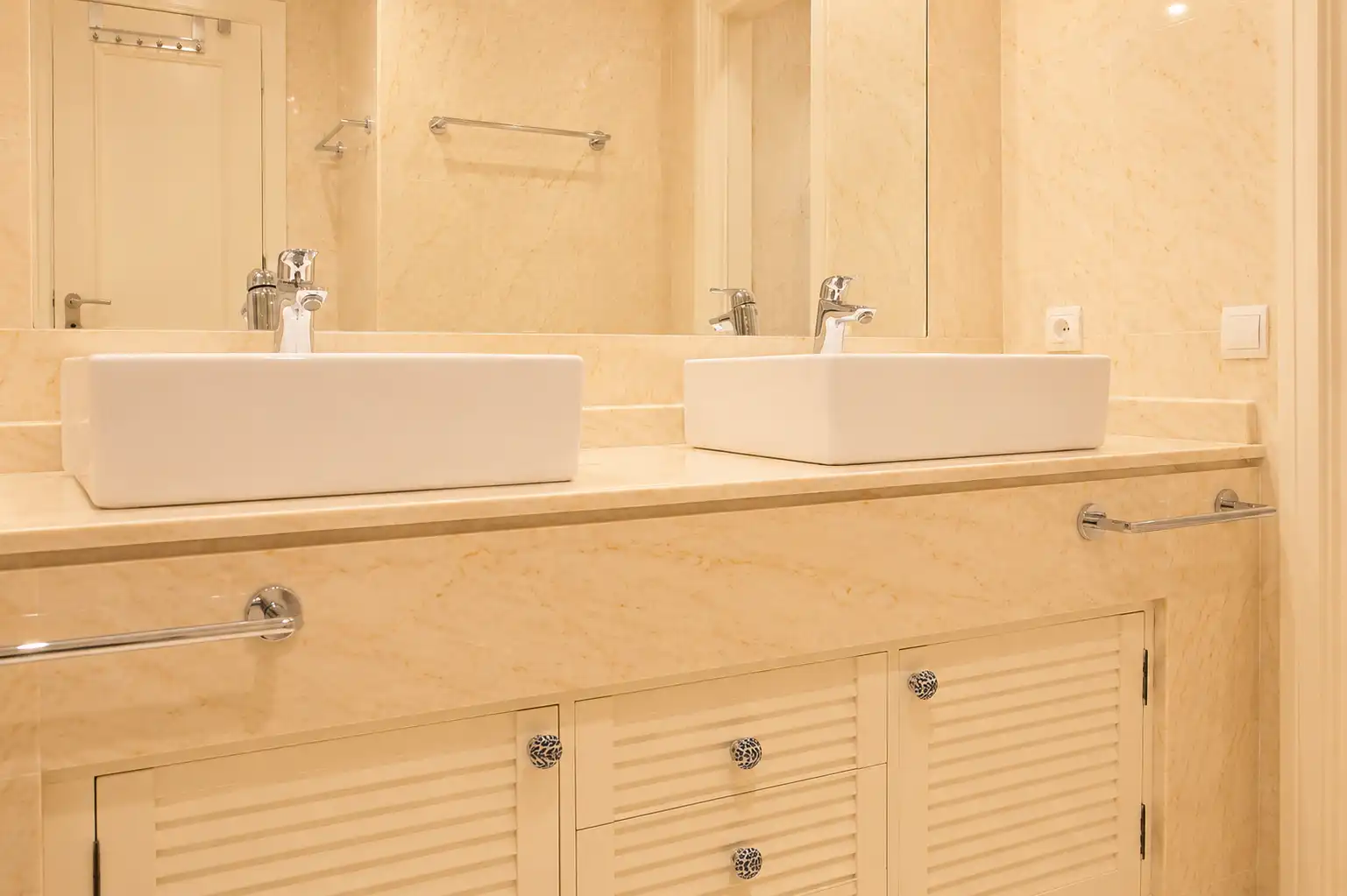 Baño de Piso de alquiler en Pozuelo de Alarcón con Terraza, Trastero y Piscina comunitaria