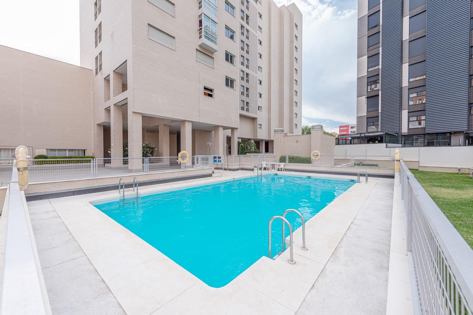 Piscina de Estudi de lloguer en  Madrid Capital amb Traster