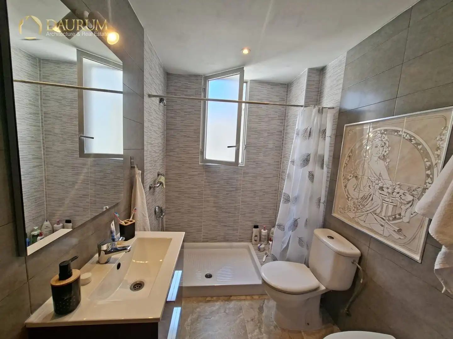 Badezimmer von Dachboden zum Verkauf in Alicante / Alacant mit Klimaanlage, Abstellraum und Möbliert