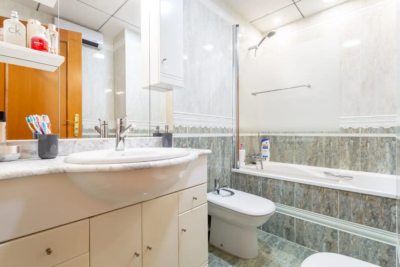 Bathroom of Attic for sale in Reus  with Air Conditioner, Private garden and Parquet flooring