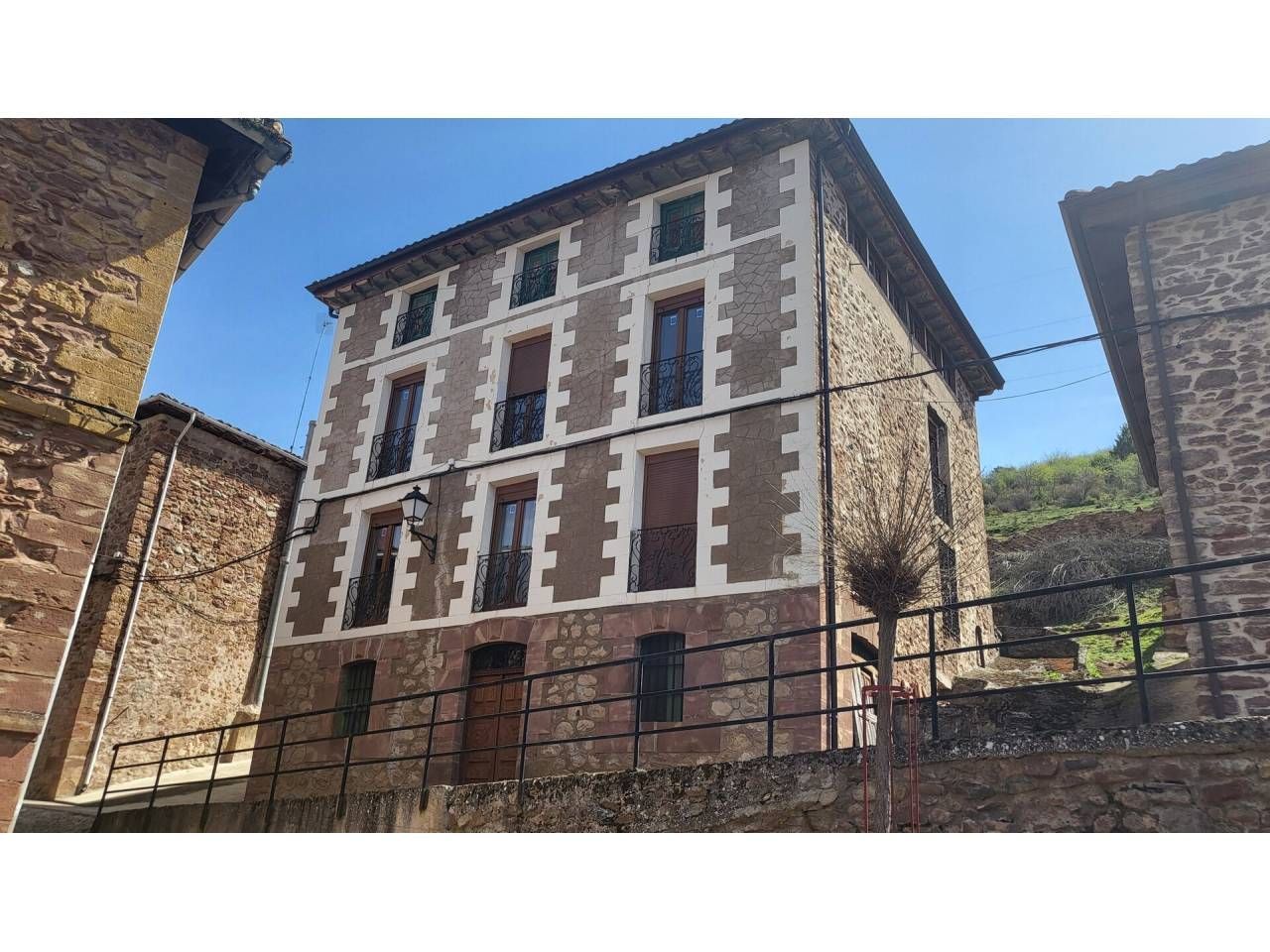 Exterior view of House or chalet for sale in Viniegra de Abajo