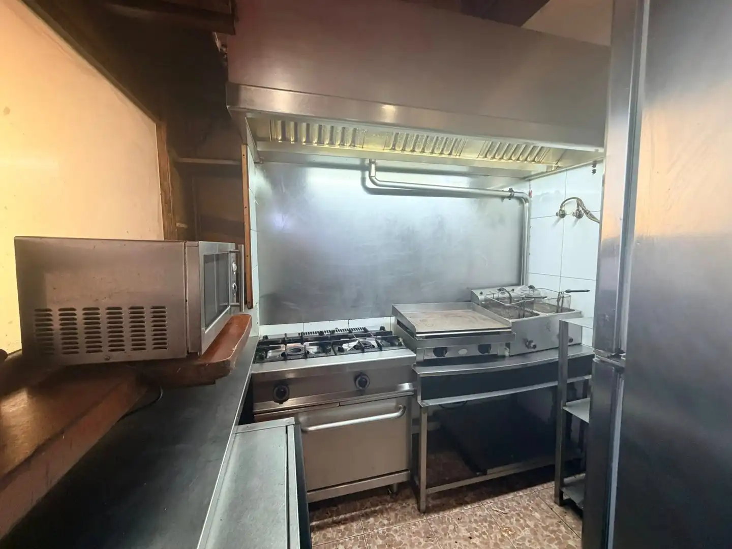 Cuina de Local de lloguer en Torrelavega  amb Aire condicionat, Terrassa i Moblat