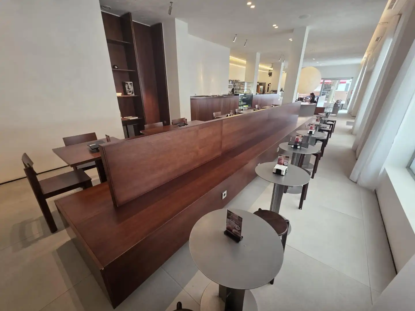 Commercial properties for rent in Montequinto  with Air Conditioner and Furnished