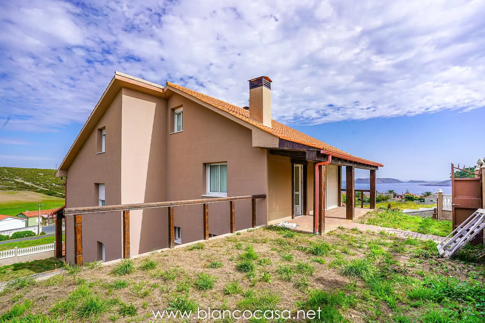 Vista exterior de Casa o xalet en venda en Malpica de Bergantiños amb Jardí privat, Terrassa i Traster