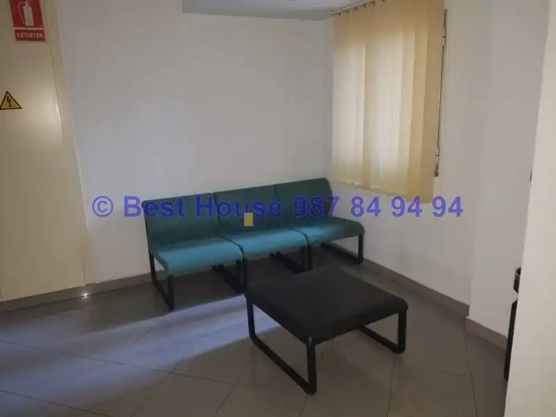 Sala de estar de Oficina en venta en León Capital  con Calefacción