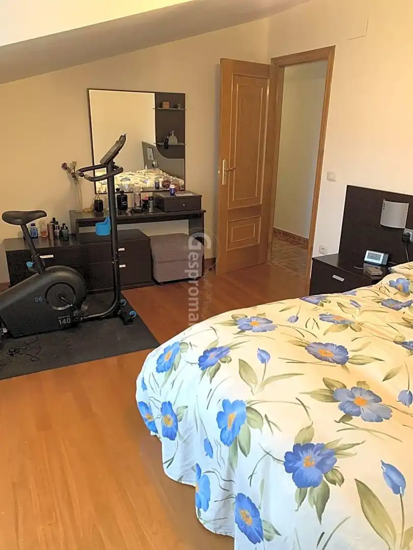 Schlafzimmer von Maisonette zum Verkauf in A Pobra de Trives  mit Parkett