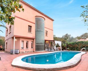 Piscina de Casa o xalet en venda en Sant Cugat del Vallès amb Aire condicionat, Calefacció i Jardí privat