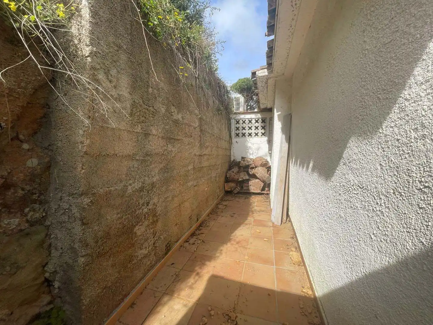 Außenansicht von Einfamilien-Reihenhaus zum Verkauf in Lloret de Mar mit Terrasse