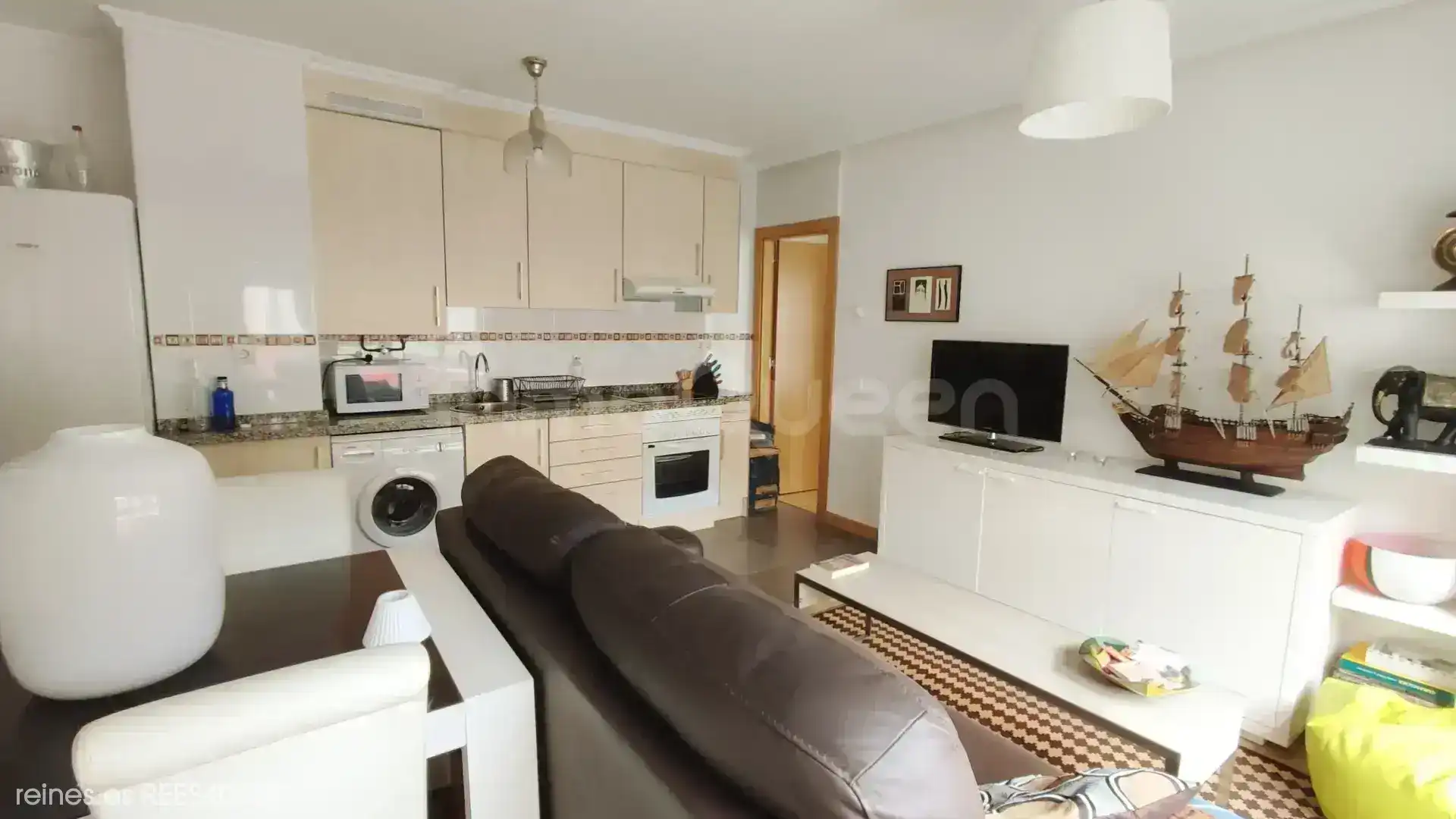 Living room of Flat for sale in Soto del Barco  with Heating and Furnished