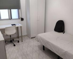 Bedroom of Flat to share in  Valencia Capital  with Air Conditioner and Terrace