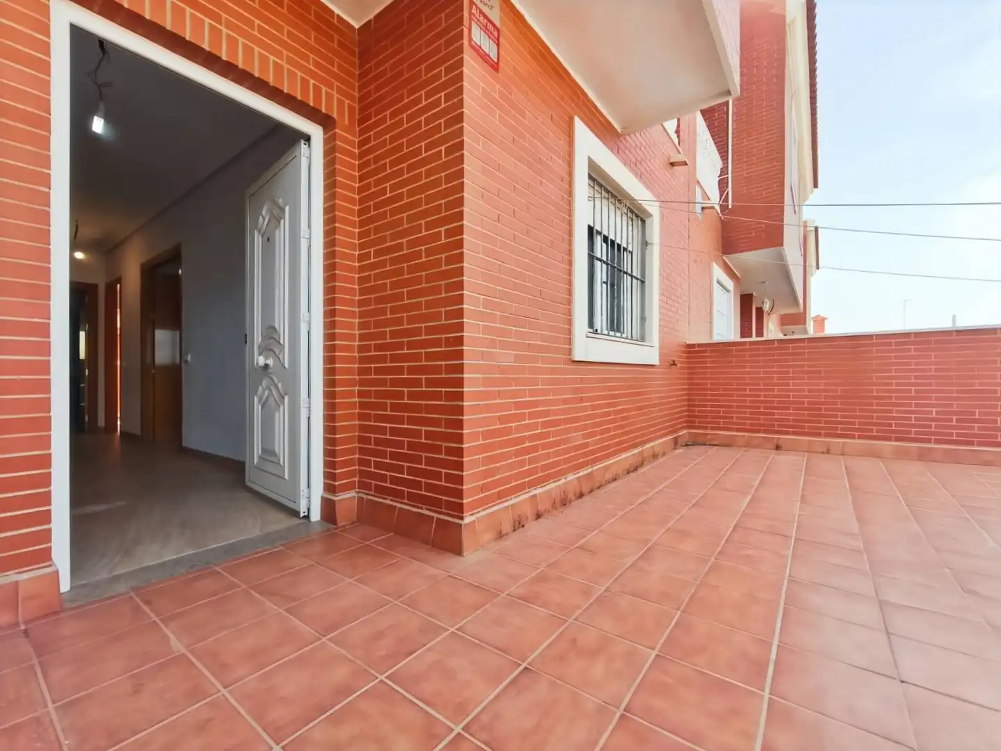 Vista exterior de Casa adosada en venda en Níjar amb Terrassa