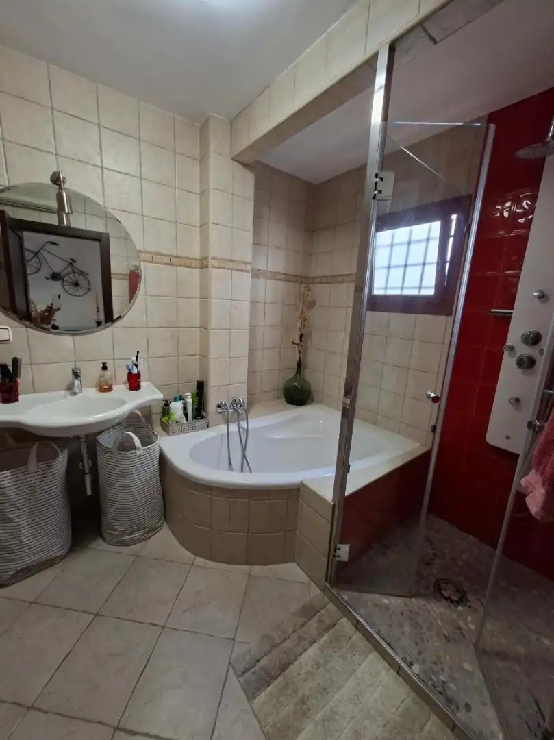 Bathroom of Houses for sale in Álora, Málaga