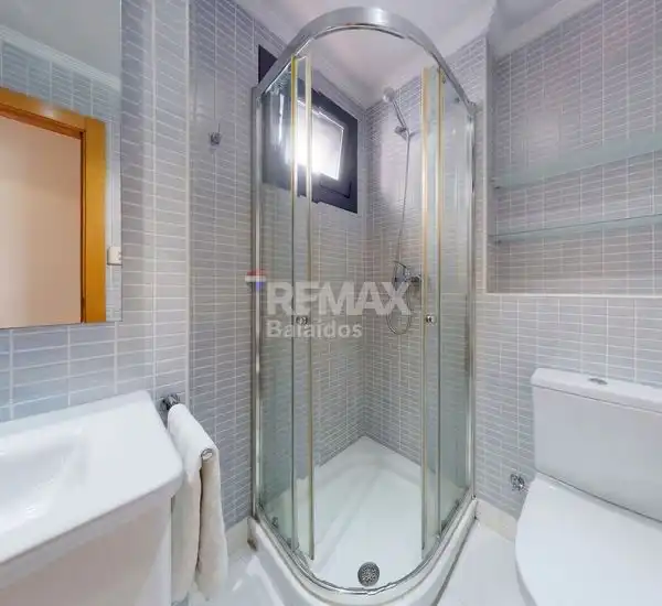 Bathroom of Attic for sale in Vigo   with Heating, Parquet flooring and Terrace