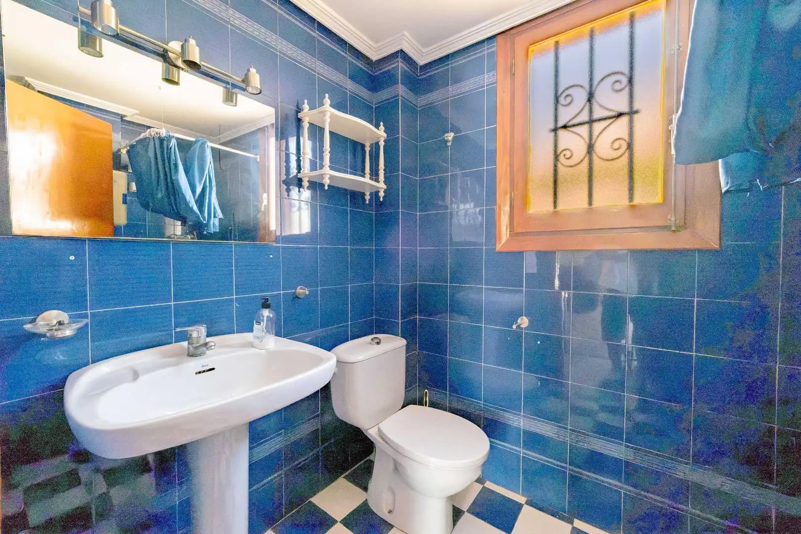 Bany de Casa o xalet en venda en Benicasim / Benicàssim amb Balcó i Piscina comunitària