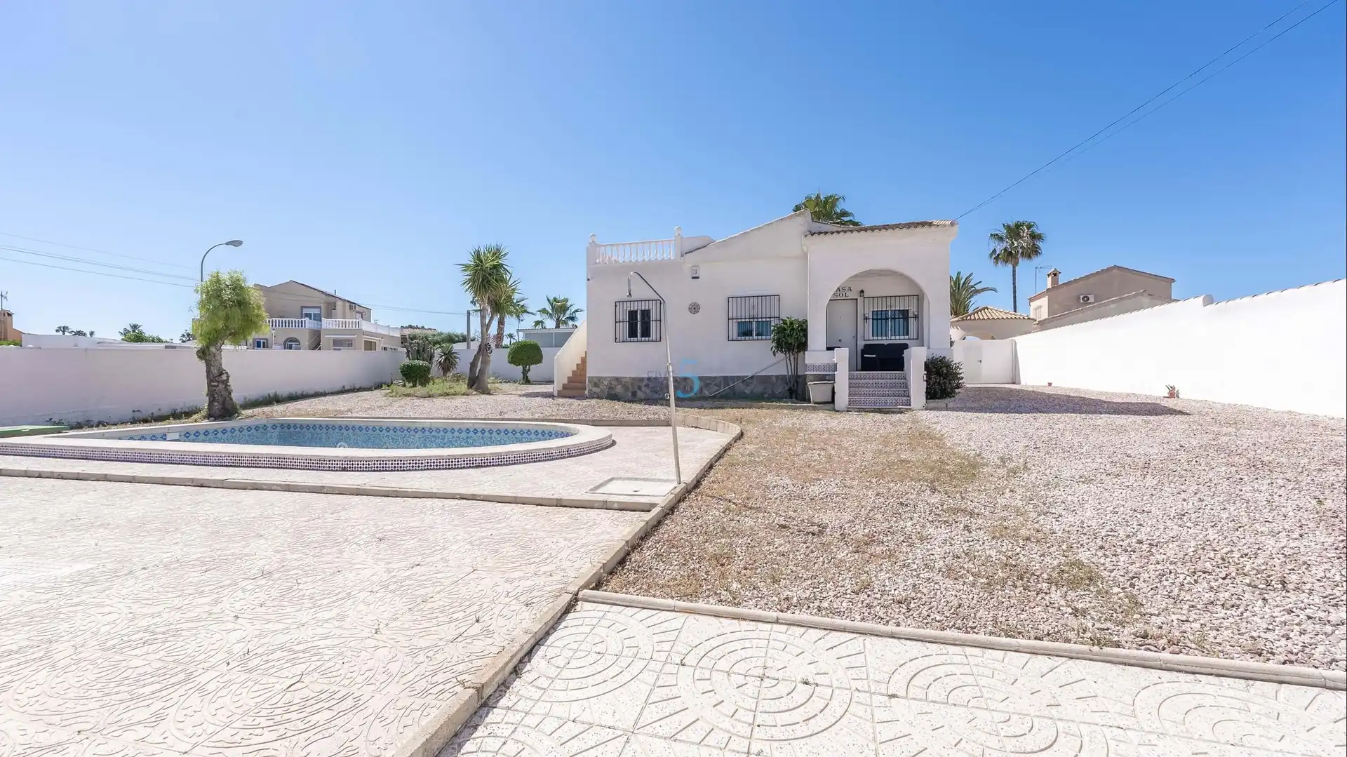 Vista exterior de Casa o chalet en venta en Torrevieja con Terraza, Piscina y Amueblado