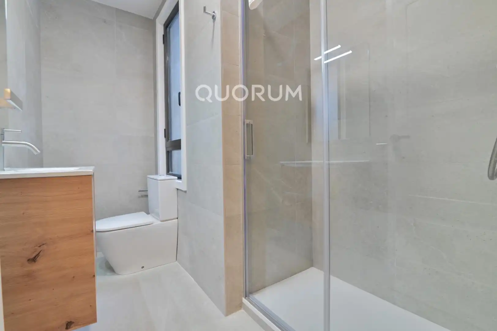 Baño de Piso de alquiler en Bilbao  con Balcón