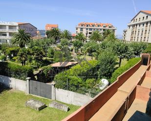 Vista exterior de Casa adosada en venda en Sanxenxo amb Terrassa