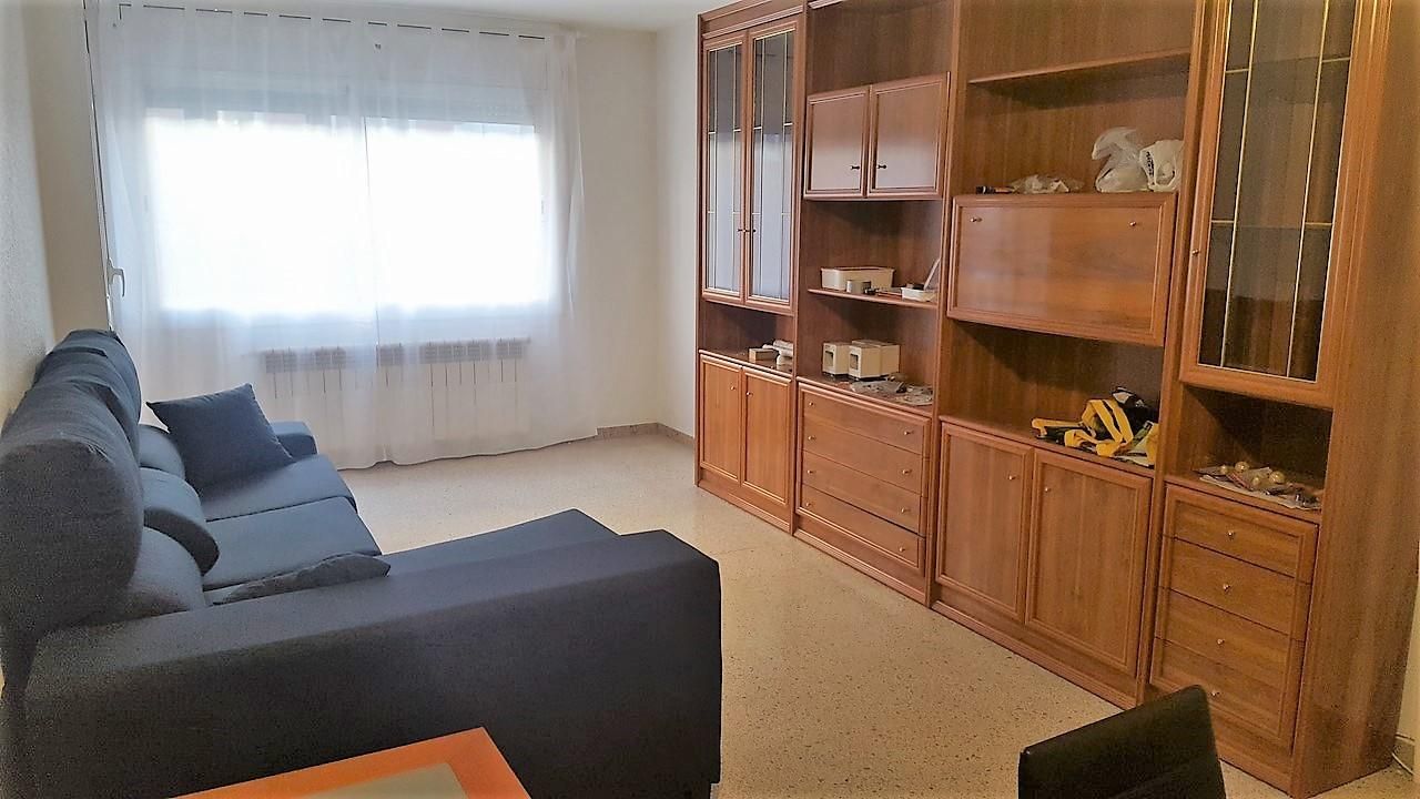 Sala d'estar de Pis de lloguer en Terrassa amb Calefacció, Moblat i Balcó