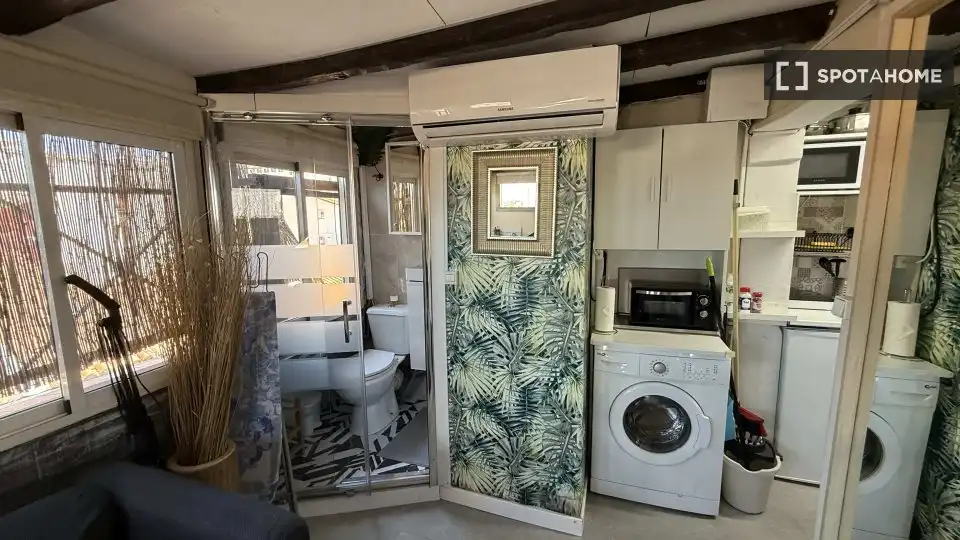Badezimmer von Wohnung zur untervermieten in Madrid mit Klimaanlage, Heizung und Terrasse