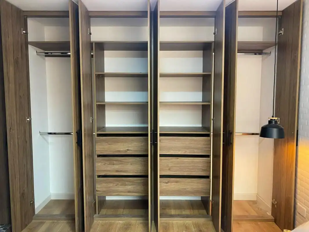 Dormitori de Apartament de lloguer en Madrid amb Aire condicionat, Moblat i Es permeten mascotes
