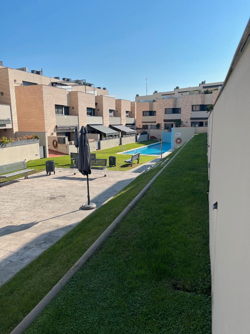 Piscina de Casa adosada en venda en Torredembarra amb Calefacció, Terrassa i Moblat