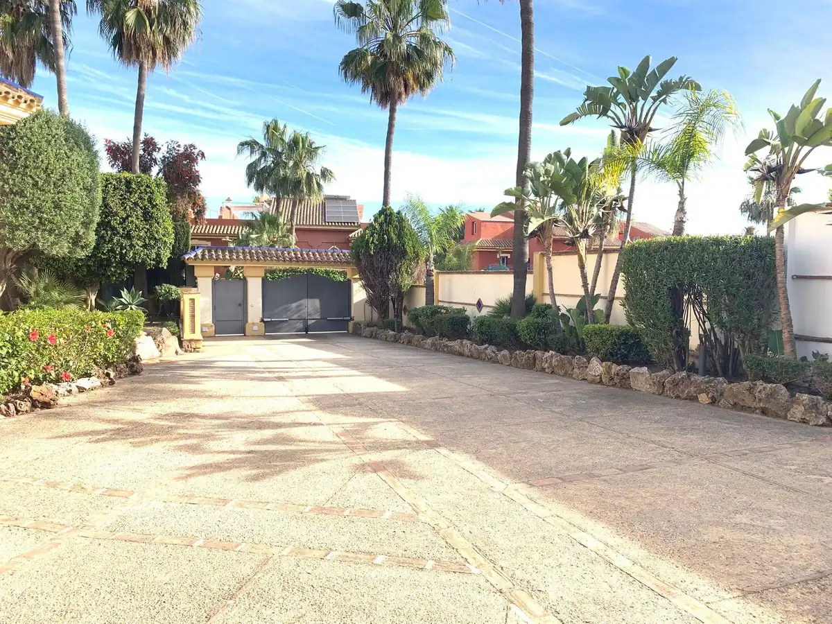 House for sale in Estepona Pueblo, imagen 3