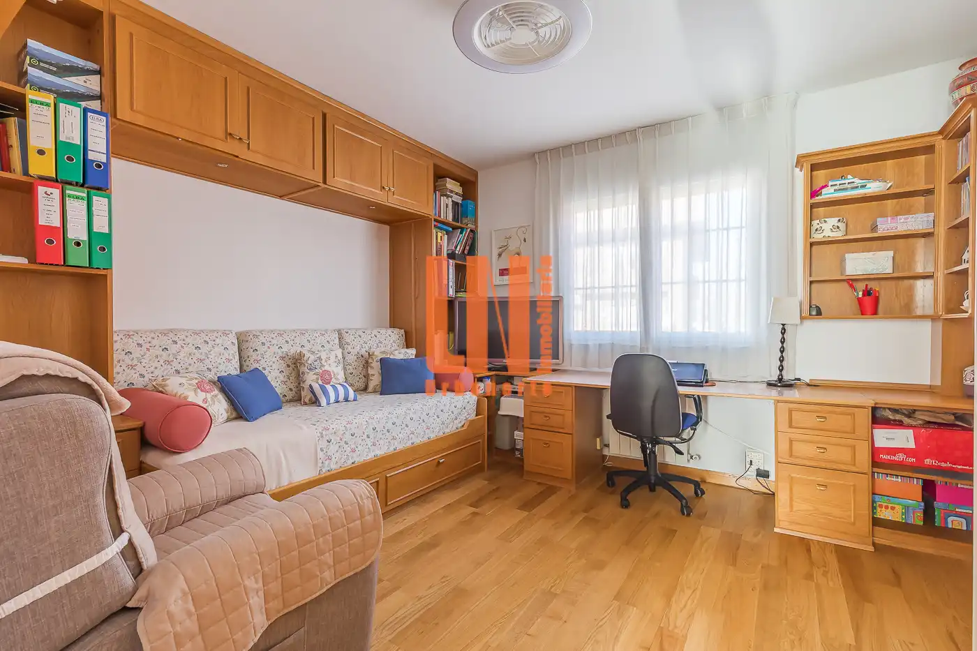 Habitación de Casa adosada en venta en Madrid con Aire acondicionado, Calefacción y Jardín privado