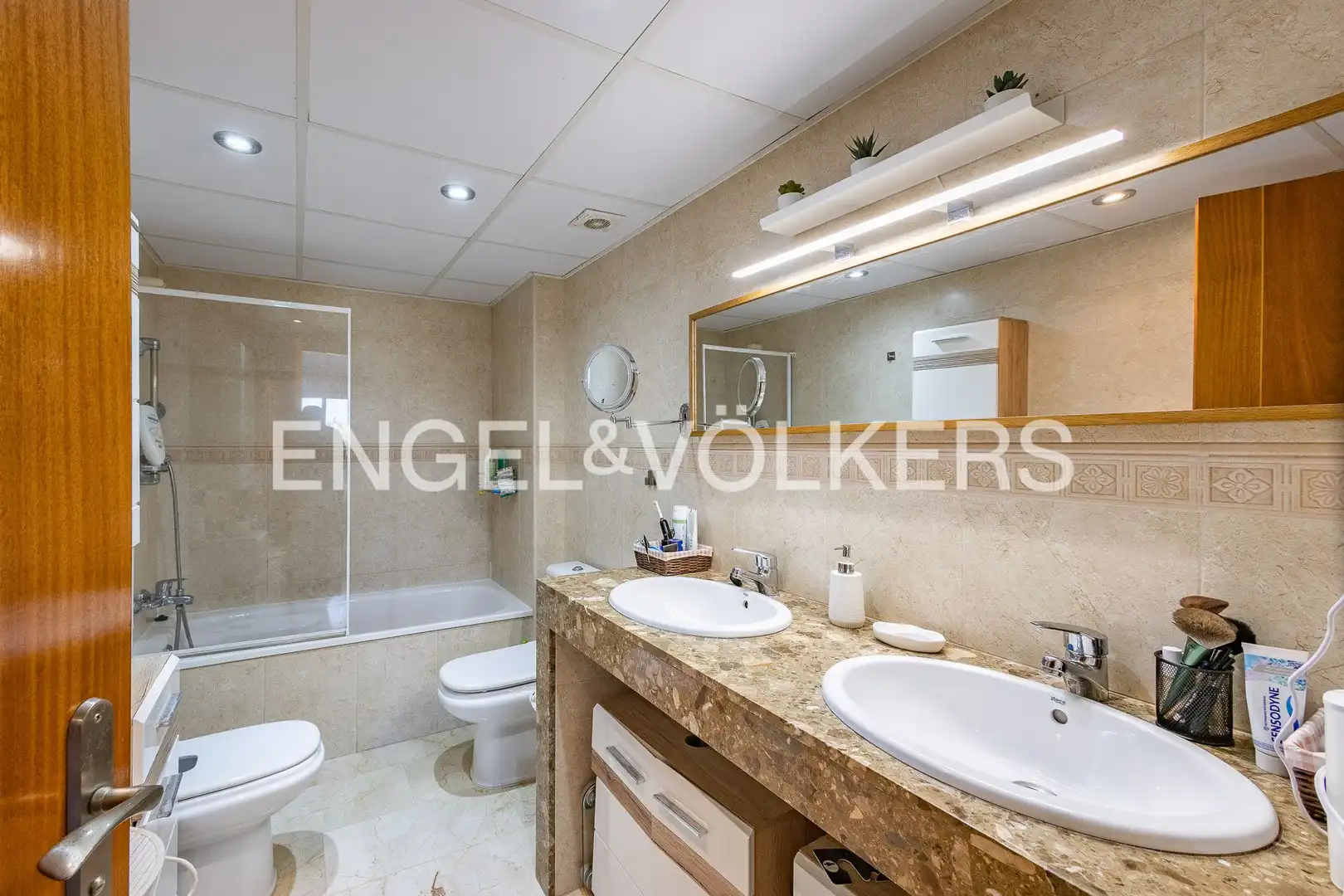 Bathroom of Attic for sale in Cubelles  with Air Conditioner, Heating and Private garden