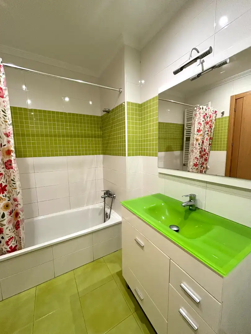 Baño de Apartamento en venta en Plasencia con Calefacción, Jardín privado y Parquet