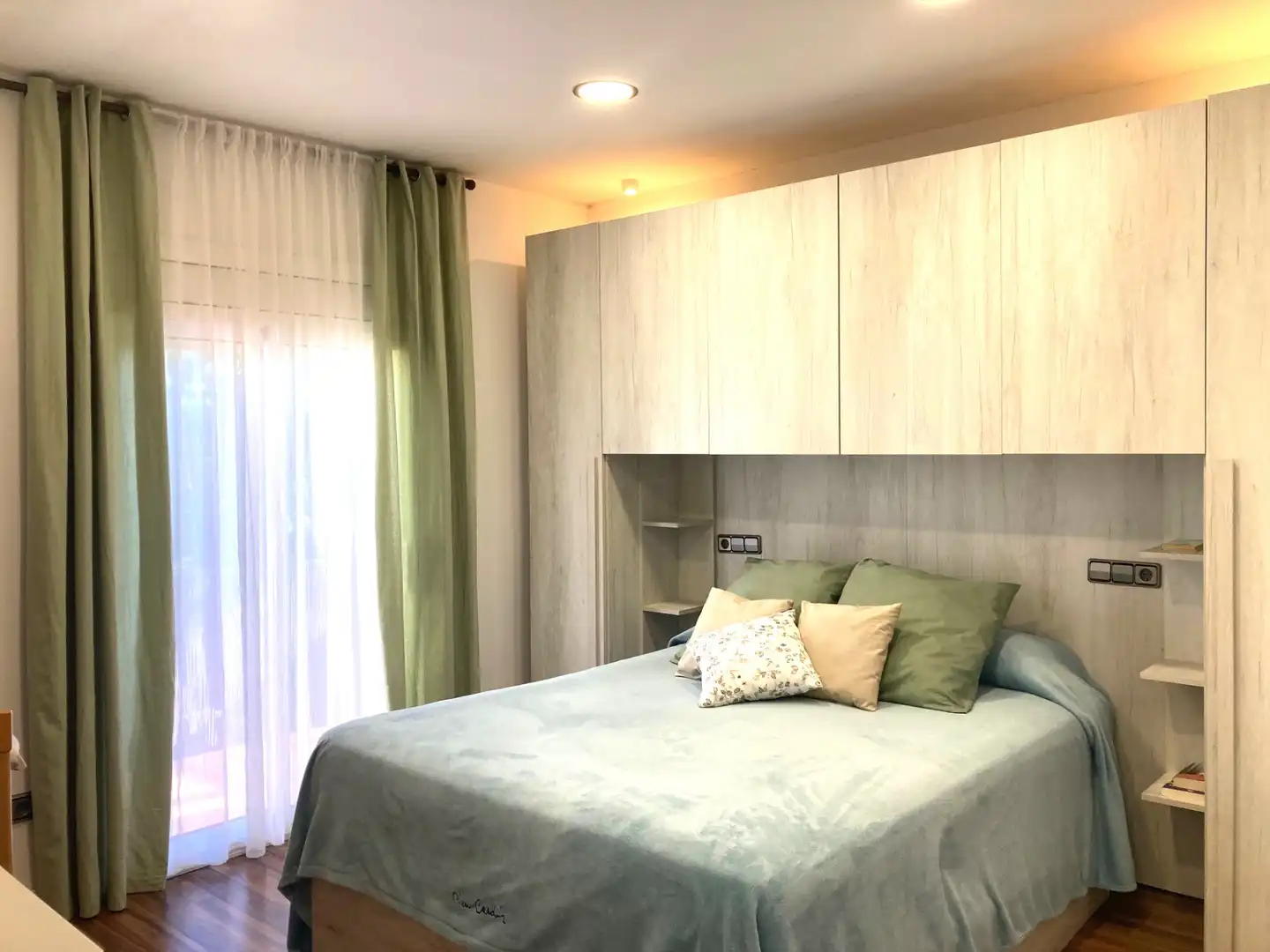 Habitación de Casa o chalet en venta en Corbera de Llobregat con Aire acondicionado, Calefacción y Jardín privado
