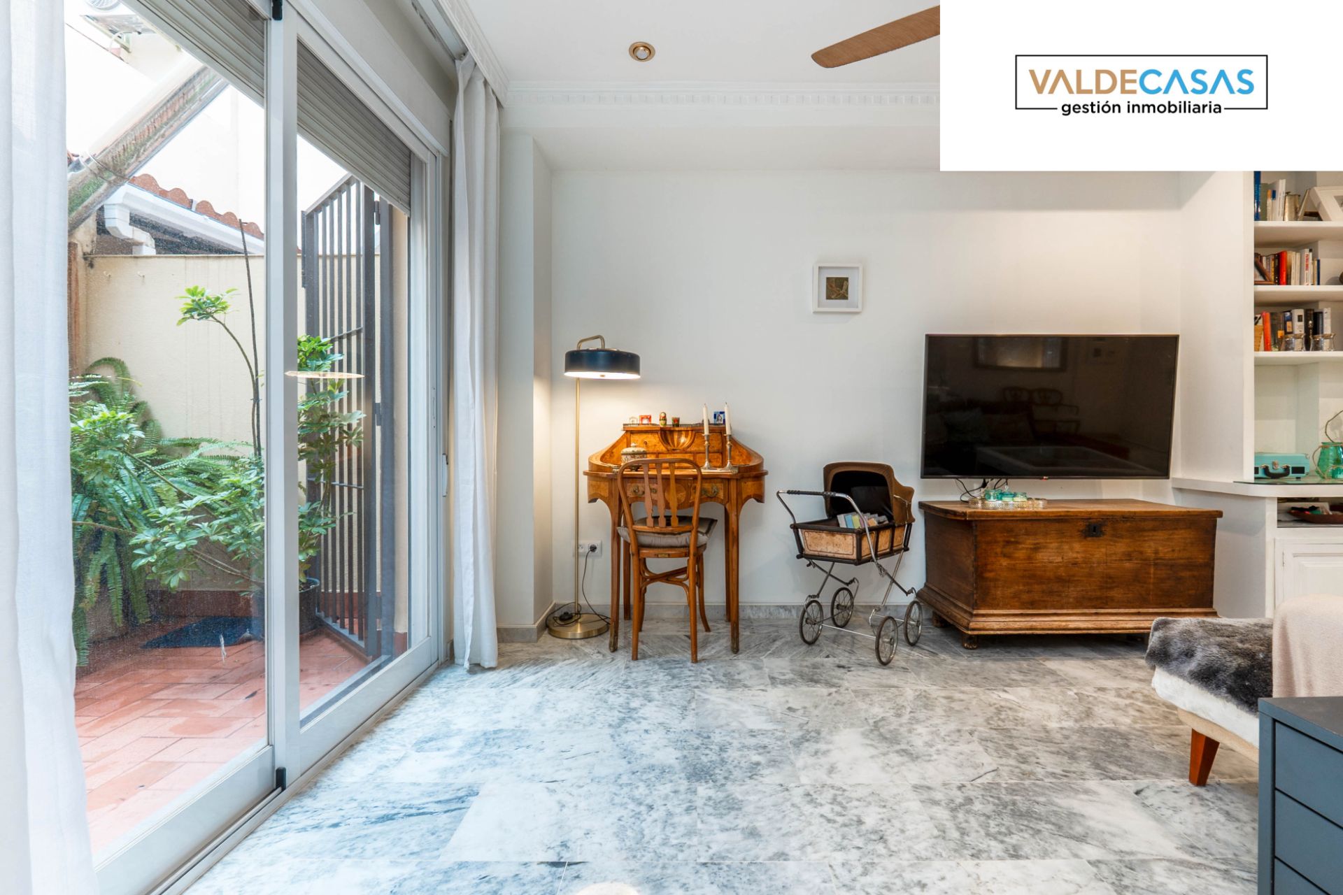 Sala d'estar de Casa adosada en venda en  Granada Capital amb Aire condicionat, Calefacció i Terrassa