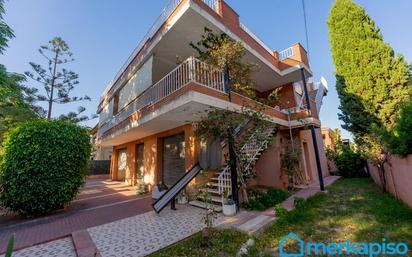 Vista exterior de Casa o xalet en venda en Viladecans amb Terrassa i Balcó