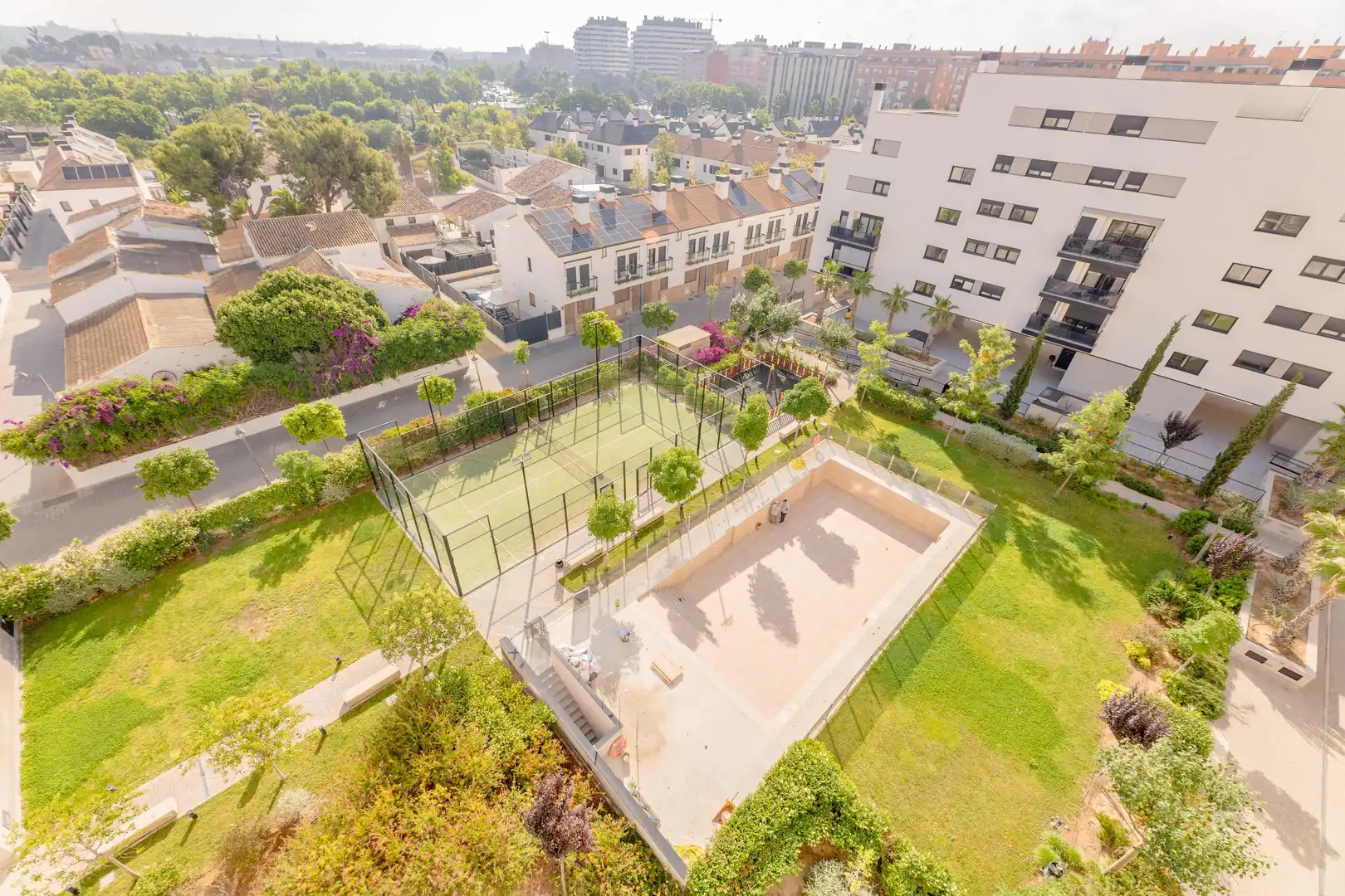 Vista exterior de Piso en venta en Valencia con Trastero, Piscina y Balcón