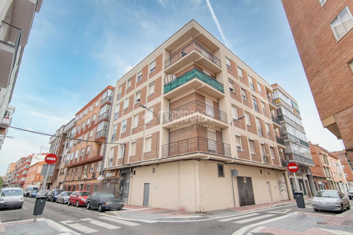 Vista exterior de Pis en venda en Valladolid Capital amb Terrassa i Balcó